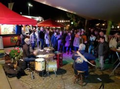 Musik und gute Stimmung am Weinbrunnen zum Weinfest